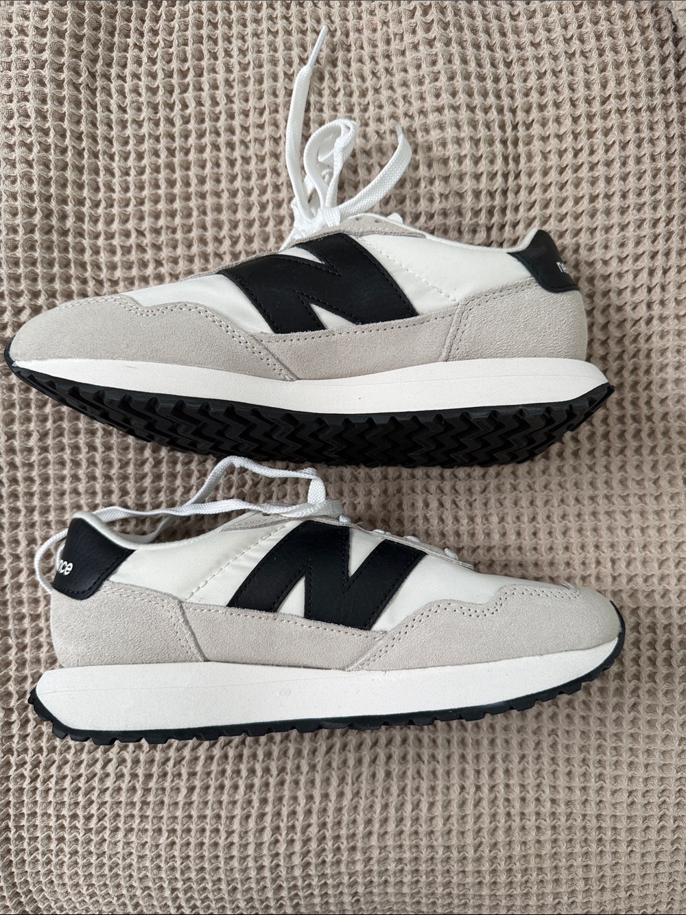 New Balance 237 White Grey Black Running Sneakers Shoes 7 - Picture 2 of 7
